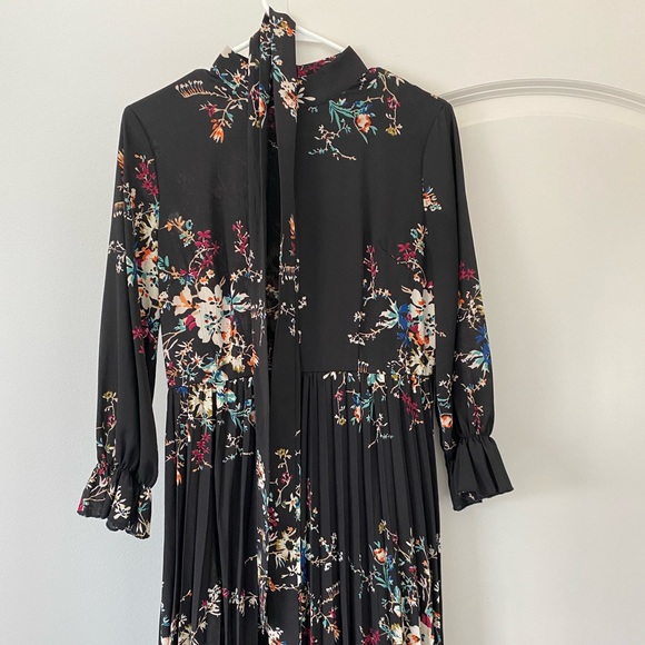 Shein Pleated Floral Dress - Picture 2 of 4